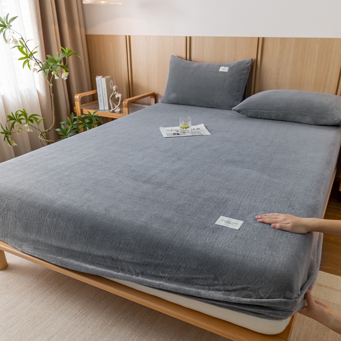 91家纺网 家纺一手货源 找家纺 梵克保罗 2024新款纯色简约牛奶绒床笠 浅灰