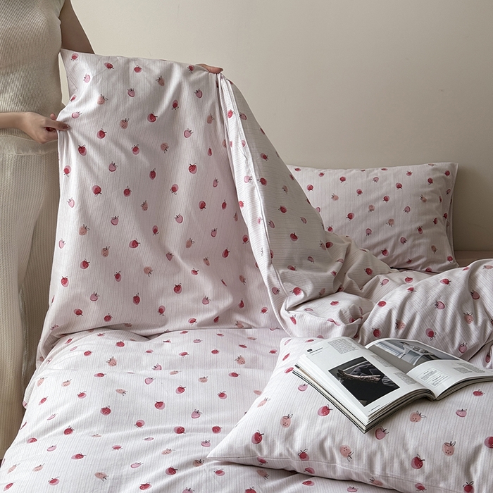 91家纺网 家纺一手货源 找家纺 窝米 2024新款全棉磨毛简约卡通系列四件套 幸运草莓