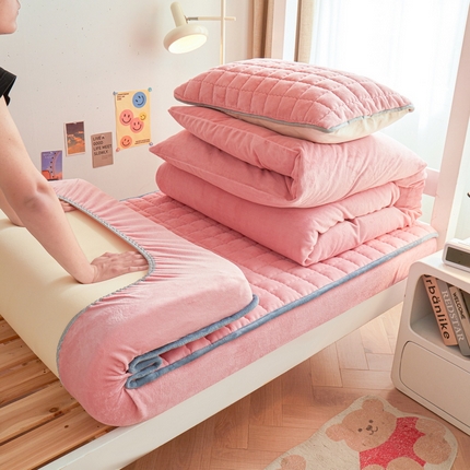 91家纺网 家纺一手货源 找家纺 （总）爱思凯家纺 2025新款【学生】初心-牛奶绒小号床笠三件套