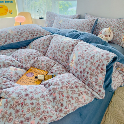 91家纺网 家纺一手货源 找家纺 灰鲸 2025新款牛奶绒小清新印花四件套 秘境花园