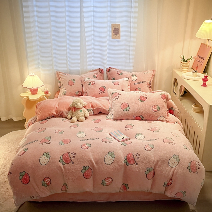 91家纺网 家纺一手货源 找家纺 韩巢家纺 2024新款加厚雪花绒印花单件被套-风格一（提供卖家秀 ） 奶油草莓