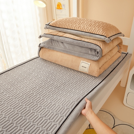 91家纺网 家纺一手货源 找家纺 （总）爱思凯家纺 2025新款【学生】简溪系列-新棉绒床褥四件套