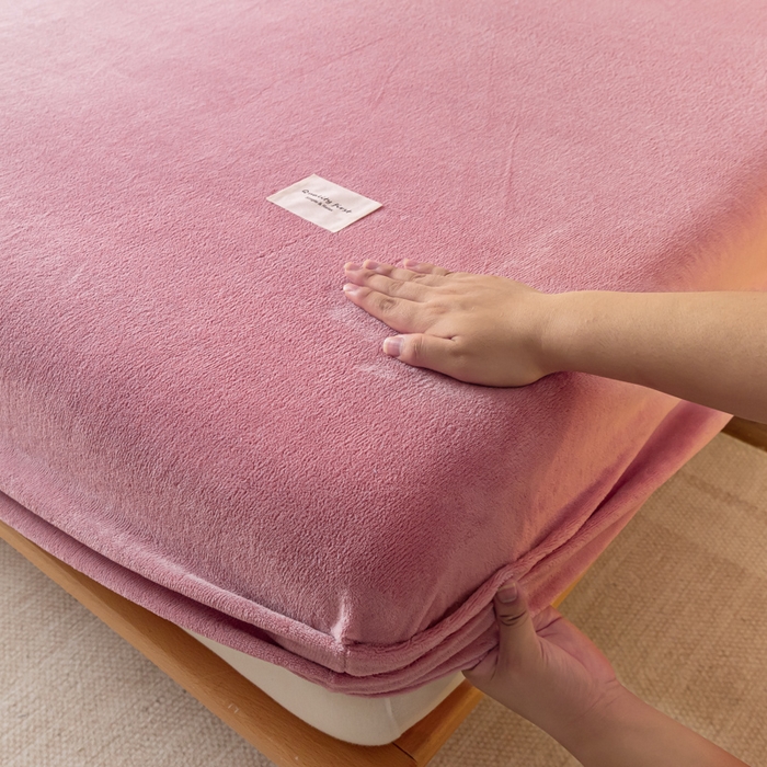 91家纺网 家纺一手货源 找家纺 梵克保罗 2024新款纯色简约牛奶绒床笠 豆沙奶昔