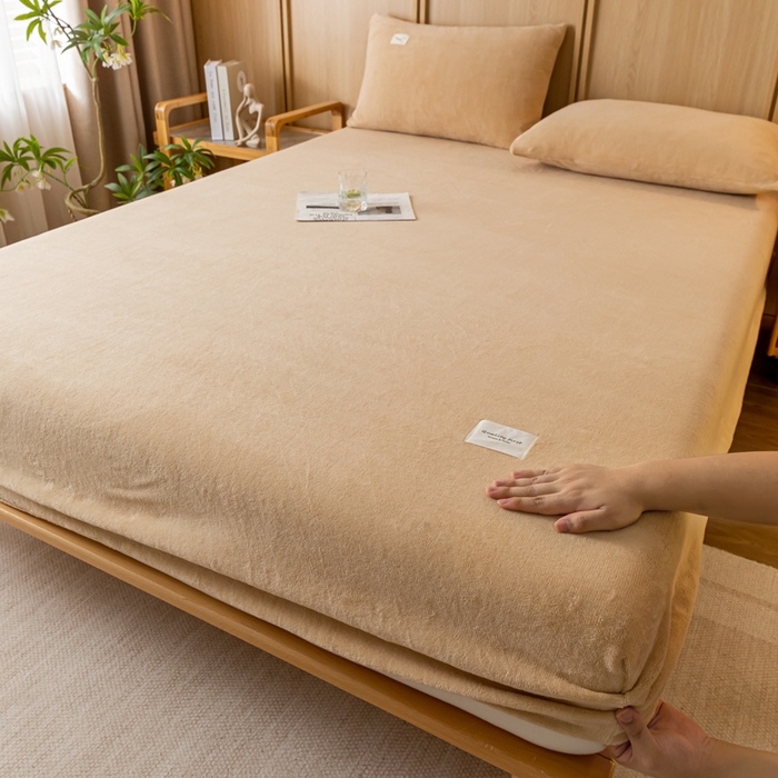 91家纺网 家纺一手货源 找家纺 梵克保罗 2024新款纯色简约牛奶绒床笠 奶茶