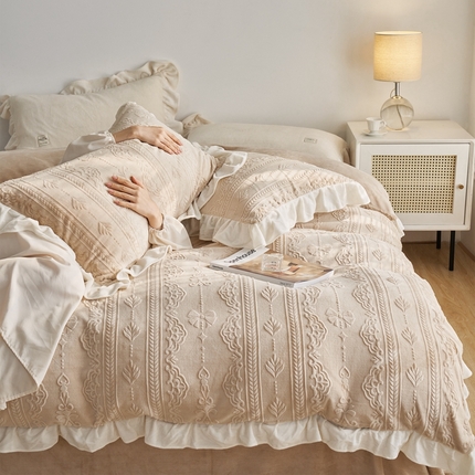 91家纺网 家纺一手货源 找家纺 （总）凯儿2024新款A类加厚公主风荷叶边色烂雕花牛奶绒四件套