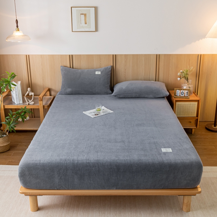 91家纺网 家纺一手货源 找家纺 梵克保罗 2024新款纯色简约牛奶绒床笠 浅灰