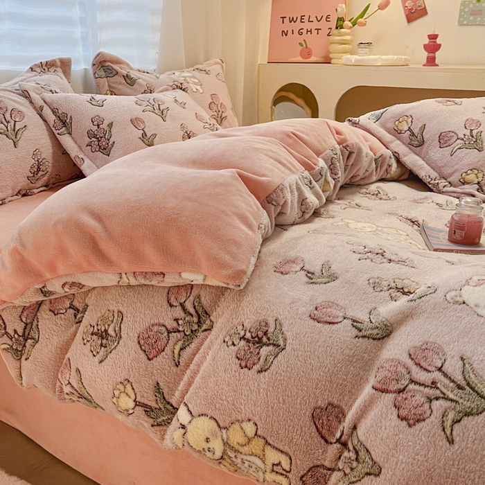 91家纺网 家纺一手货源 找家纺 韩巢家纺 2024新款加厚雪花绒印花四件套-风格一（提供卖家秀） 花园熊(粉)