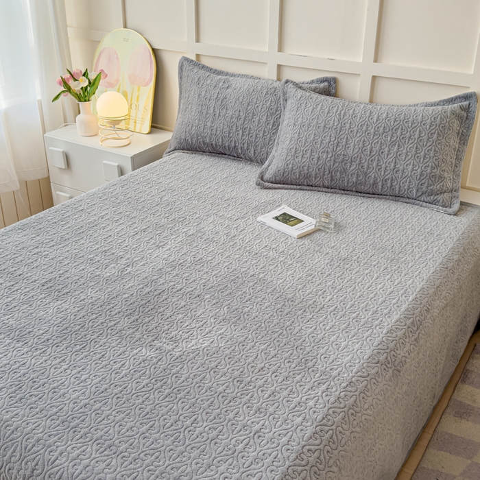 91家纺网 家纺一手货源 找家纺 梦精灵 2025秋冬新款印花牛奶绒单床盖宽边加厚 直角款-贝儿多灰