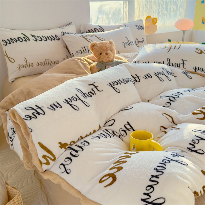 91家纺网 家纺一手货源 找家纺 灰鲸 2025新款牛奶绒小清新印花四件套 美好生活