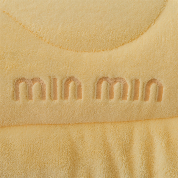 91家纺网 家纺一手货源 找家纺 笙意家纺 2025新款A类刺绣加厚保暖牛奶绒冬被四件套 亦暖-暖黄+米灰