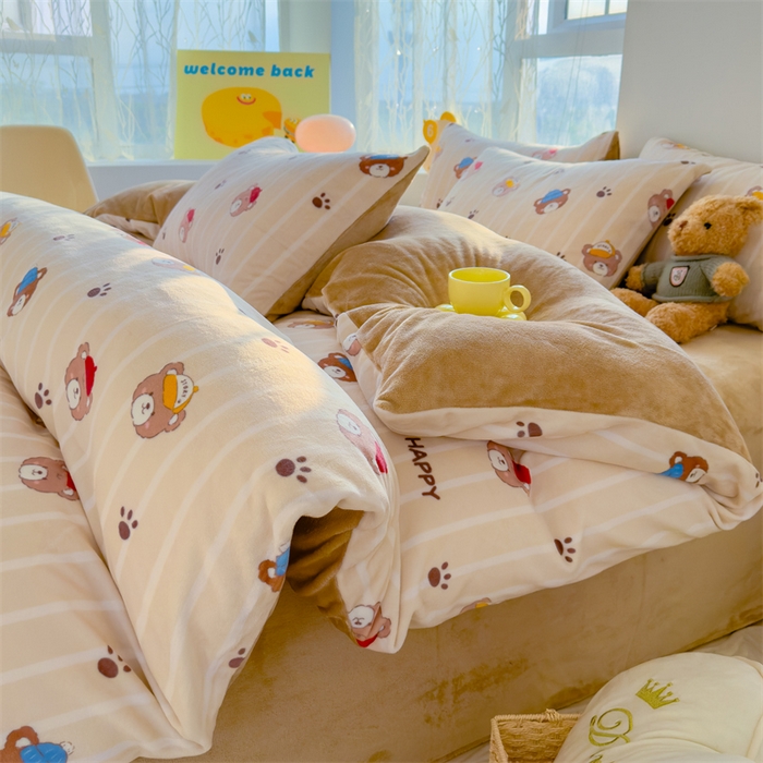 91家纺网 家纺一手货源 找家纺 灰鲸 2025新款牛奶绒小清新印花四件套 快乐小熊