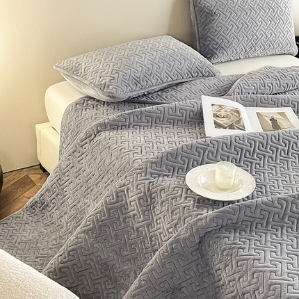 91家纺网 家纺一手货源 找家纺 （总）欧邦 新款纯色牛奶绒床盖三件套-初见