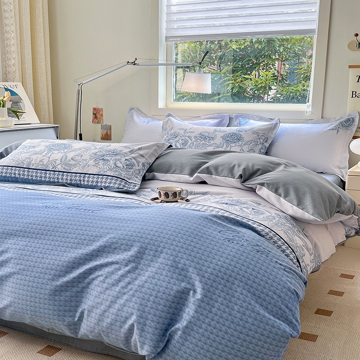 91家纺网 家纺一手货源 找家纺 品乐家纺 2024新款全棉生态棉印花磨毛四件套 温妮莎-蓝