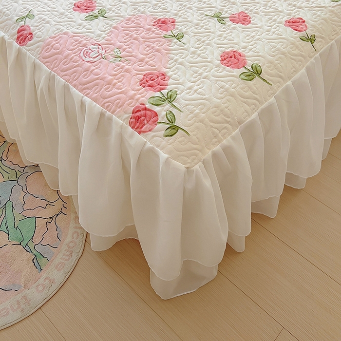 91家纺网 家纺一手货源 找家纺 易辰美 2025新款亲肤舒适印花夹棉公主风床裙 玫瑰物语