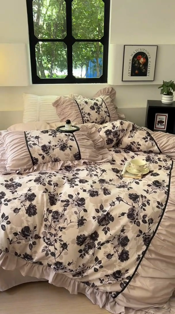 91家纺网 家纺一手货源 找家纺 春光里 2024新款法式大花边亲肤磨毛四件套 庄园风华（浅驼）