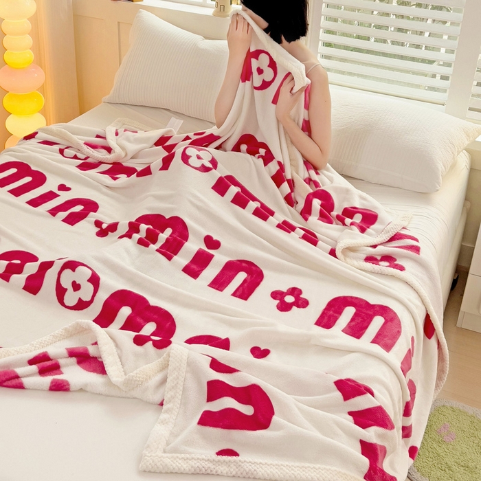 91家纺网 家纺一手货源 找家纺 千荨 2024新款亲肤舒适双面贝贝绒包边牛奶绒毛毯 贝贝绒怦然心动