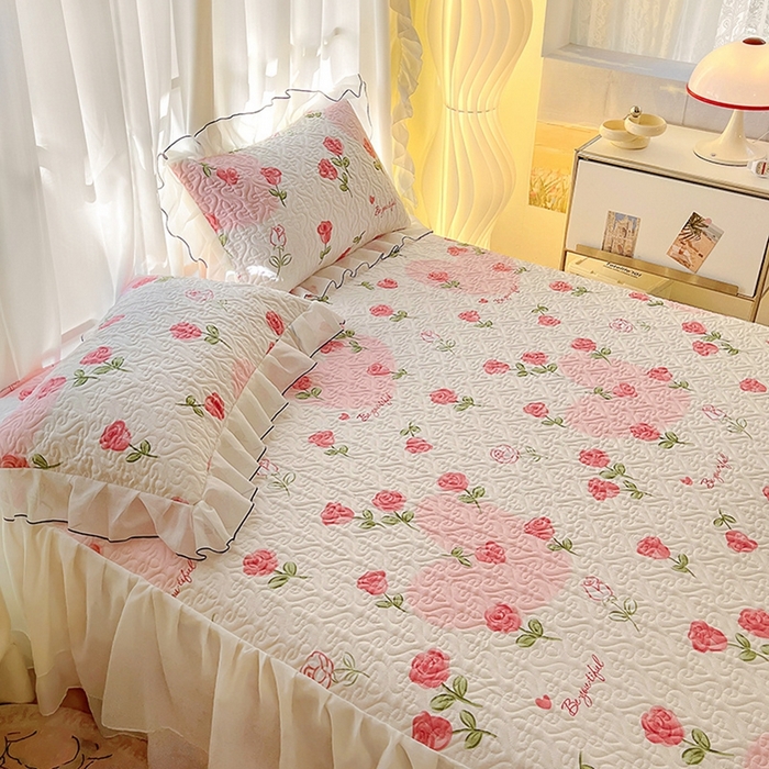 91家纺网 家纺一手货源 找家纺 易辰美 2025新款亲肤舒适印花夹棉公主风床裙 玫瑰物语