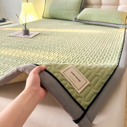 91家纺网 家纺一手货源 找家纺 （总）爱思凯家纺 2025新款暖阳-新棉绒夹棉床褥-成人款