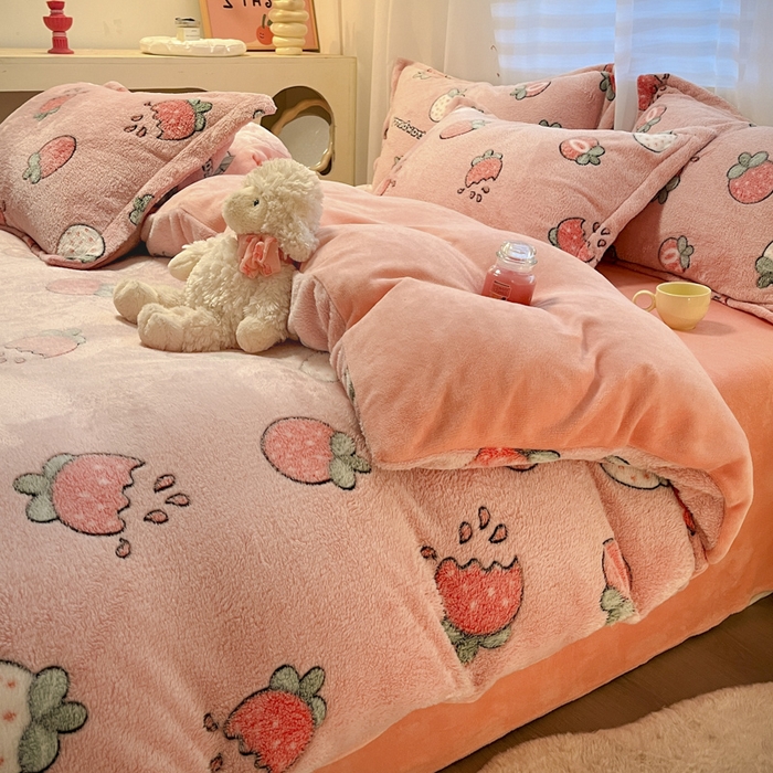 91家纺网 家纺一手货源 找家纺 韩巢家纺 2024新款加厚雪花绒印花单件被套-风格一（提供卖家秀 ） 奶油草莓