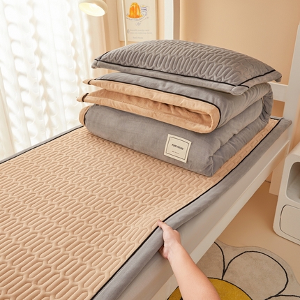 91家纺网 家纺一手货源 找家纺 （总）爱思凯家纺 2025新款【学生】简溪系列-新棉绒床褥四件套