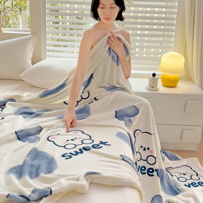 91家纺网 家纺一手货源 找家纺 千荨 2024新款亲肤舒适双面贝贝绒包边牛奶绒毛毯 贝贝绒-蓝心小熊