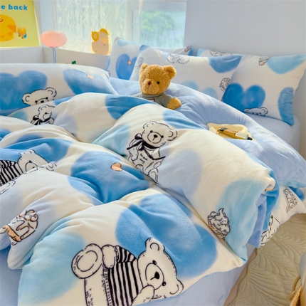 91家纺网 家纺一手货源 找家纺 灰鲸 2025新款牛奶绒小清新印花四件套 唯爱熊熊