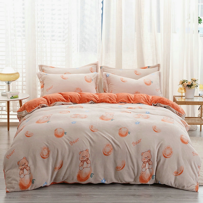 91家纺网 家纺一手货源 找家纺 2024新款加厚保暖小清新小版牛奶绒四件套 橙子熊