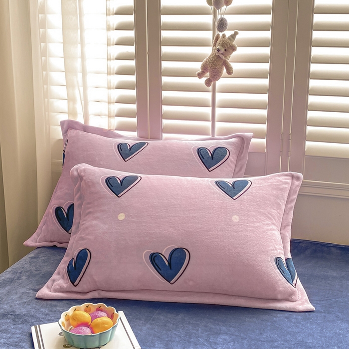 91家纺网 家纺一手货源 找家纺 2024新款加厚保暖小清新小版牛奶绒四件套 爱心