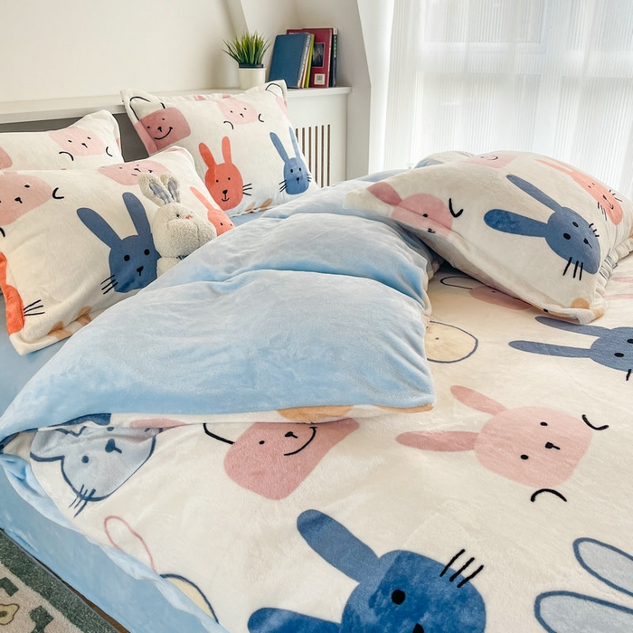 91家纺网 家纺一手货源 找家纺 2024新款加厚保暖小清新小版牛奶绒四件套 安逸兔