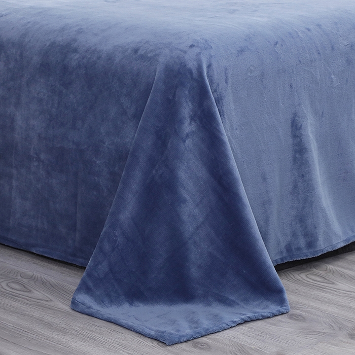 91家纺网 家纺一手货源 找家纺 2024新款加厚保暖小清新小版牛奶绒四件套 酷酷熊蓝