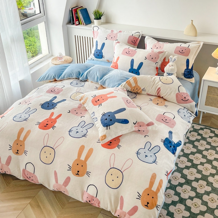 91家纺网 家纺一手货源 找家纺 2024新款加厚保暖小清新小版牛奶绒四件套 安逸兔