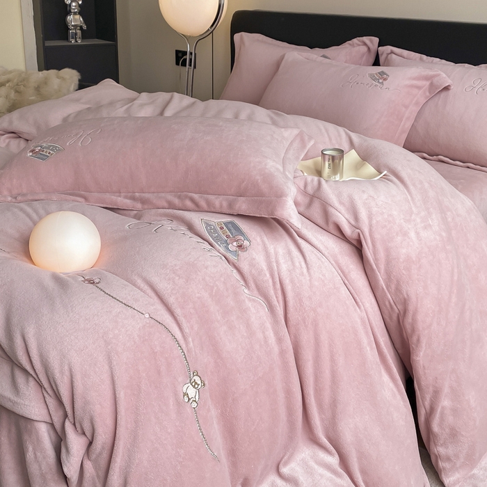 91家纺网 家纺一手货源 找家纺 丝印良品 2024新款秋冬加厚公主日记牛奶绒四件套珊瑚粉