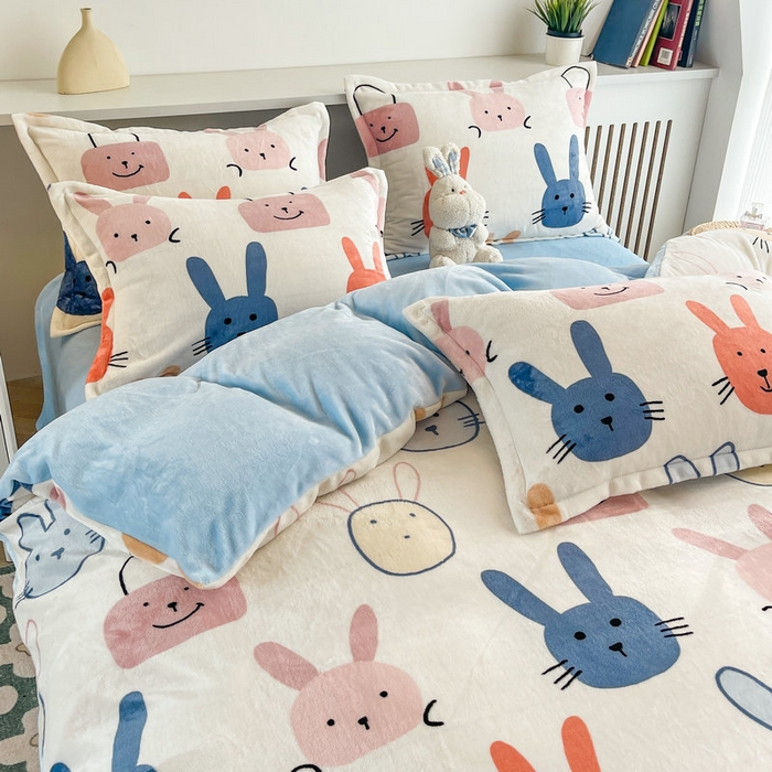 91家纺网 家纺一手货源 找家纺 2024新款加厚保暖小清新小版牛奶绒四件套 安逸兔