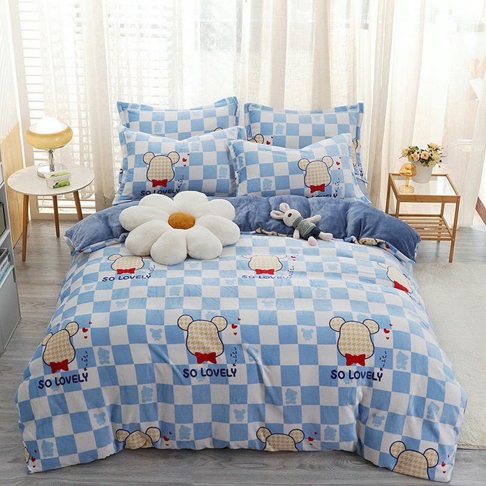 91家纺网 家纺一手货源 找家纺 2024新款加厚保暖小清新小版牛奶绒四件套 酷酷熊蓝