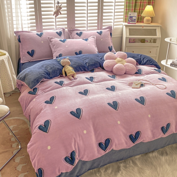 91家纺网 家纺一手货源 找家纺 2024新款加厚保暖小清新小版牛奶绒四件套 爱心