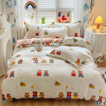 91家纺网 家纺一手货源 找家纺 2024新款ins风重8.3斤高克重吊边款牛奶绒四件套 熊熊乐园