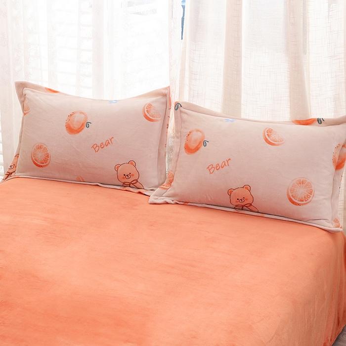 91家纺网 家纺一手货源 找家纺 2024新款加厚保暖小清新小版牛奶绒四件套 橙子熊