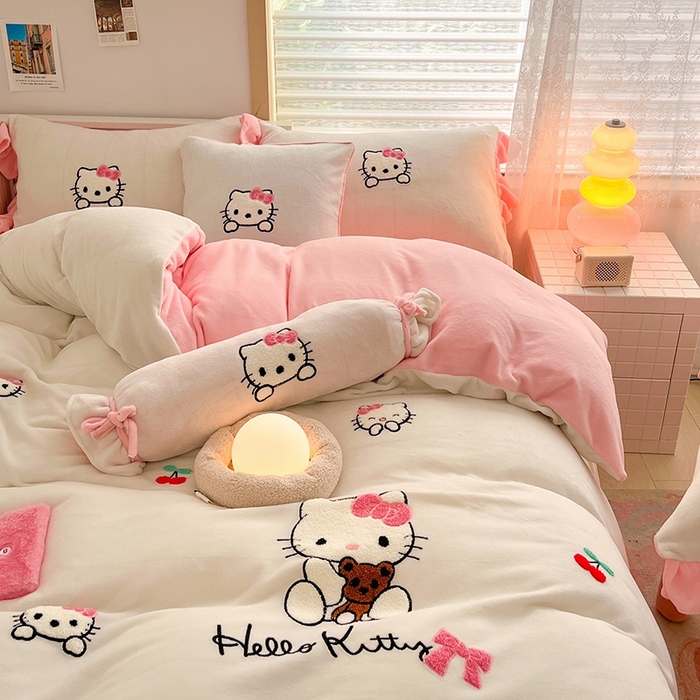 91家纺网 家纺一手货源 找家纺 绒世界 2024秋冬新款卡通毛巾绣牛奶绒四件套 kt猫白