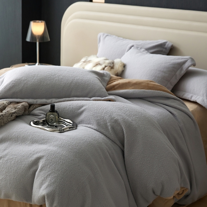 91家纺网 家纺一手货源 找家纺 金奇达家纺 2025秋冬保暖加厚绒类四件套多莉羊绒-德尔菲 银河灰