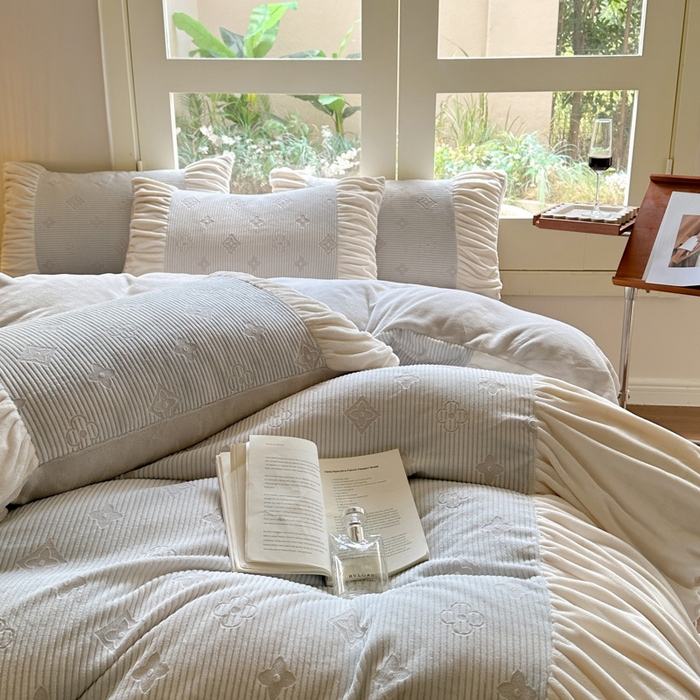 91家纺网 家纺一手货源 找家纺 慕澄家纺 2024新款法式轻奢款琢色烂花牛奶绒四件套 四叶草