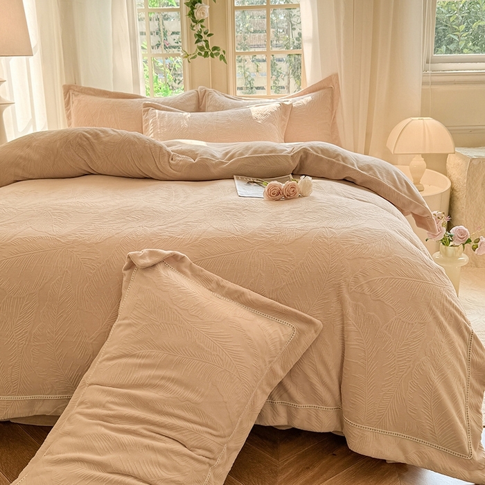 91家纺网 家纺一手货源 找家纺 艾唯希家纺 2024新款纯雕A类230克全消光雕花绒四件套牛奶绒6D高克重珊瑚绒宝宝绒 花之蔓-驼