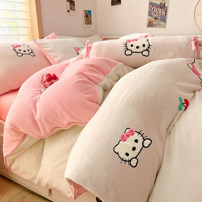 91家纺网 家纺一手货源 找家纺 绒世界 2024秋冬新款卡通毛巾绣牛奶绒四件套 kt猫白