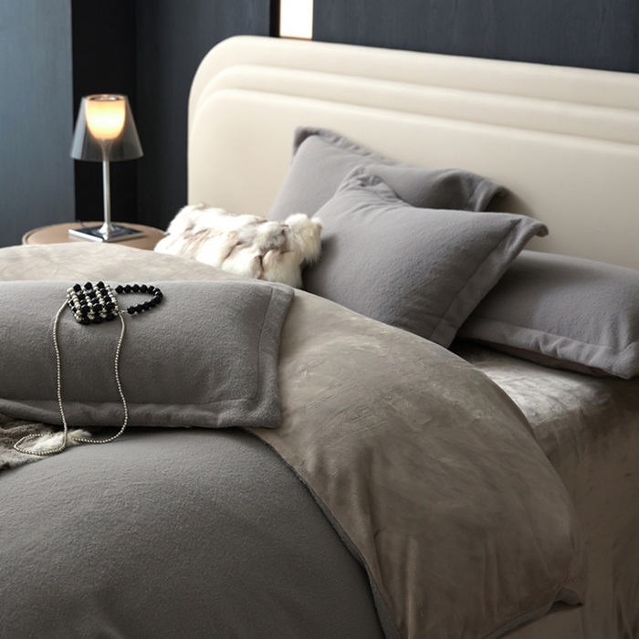 91家纺网 家纺一手货源 找家纺 金奇达家纺 2025秋冬保暖加厚绒类四件套多莉羊绒-德尔菲 宝石灰