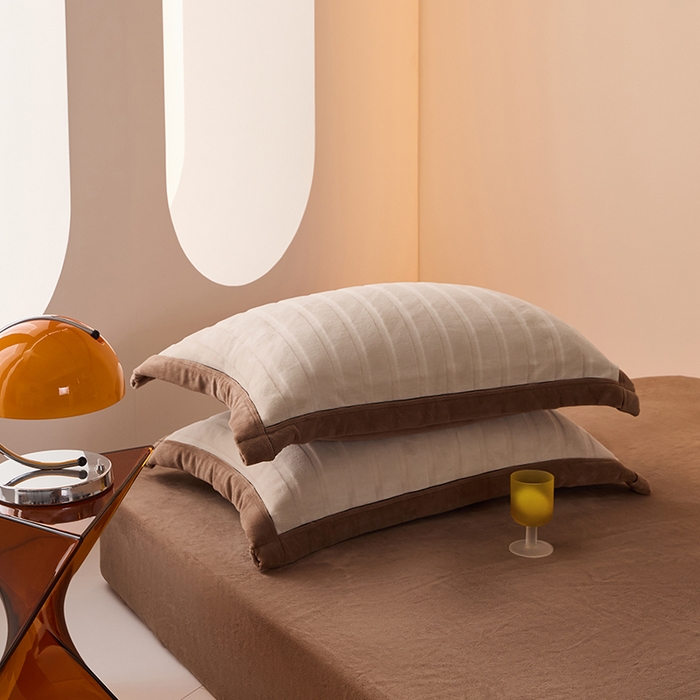 91家纺网 家纺一手货源 找家纺 LADYCOCO可可家居 2024新款牛奶3D绒立体雕花剪花单品系列-单枕套 卡其色+深咖