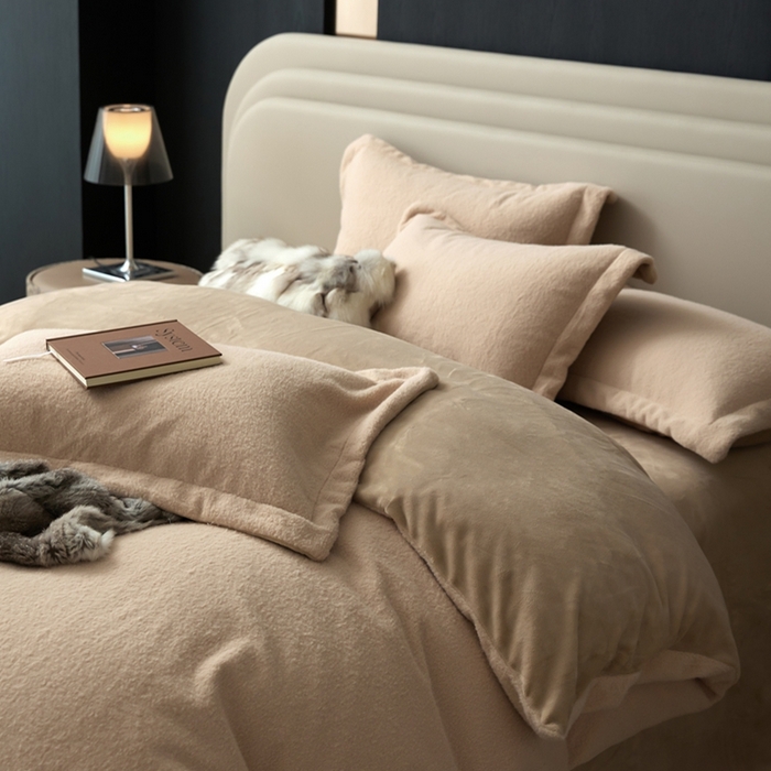 91家纺网 家纺一手货源 找家纺 金奇达家纺 2025秋冬保暖加厚绒类四件套多莉羊绒-德尔菲 燕麦棕