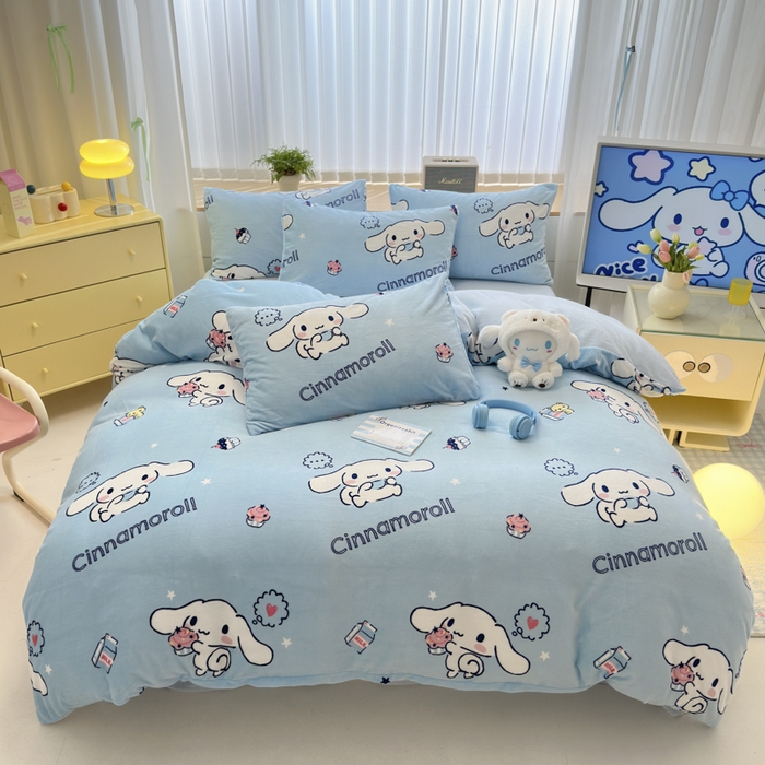 91家纺网 家纺一手货源 找家纺 曼之夏 2024新款A类三丽鸥卡通牛奶绒系列四件套 牛奶玉桂狗