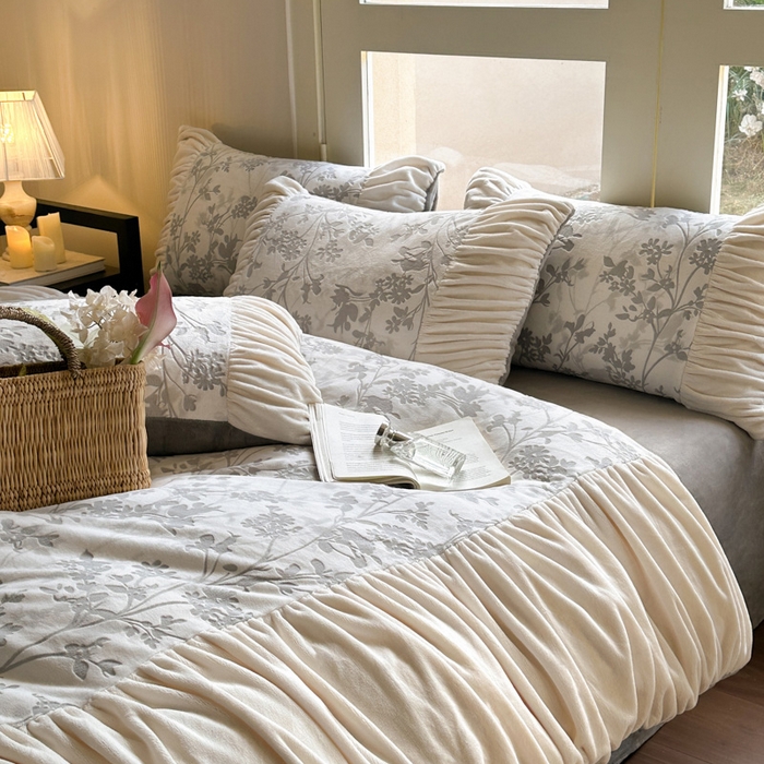 91家纺网 家纺一手货源 找家纺 慕澄家纺 2024新款法式轻奢款琢色烂花牛奶绒四件套 水墨