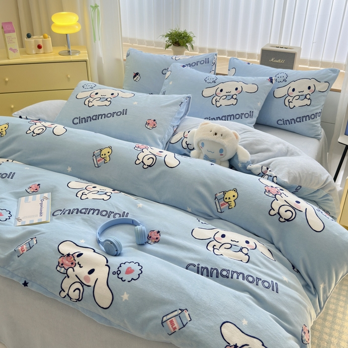 91家纺网 家纺一手货源 找家纺 曼之夏 2024新款A类三丽鸥卡通牛奶绒系列四件套 牛奶玉桂狗