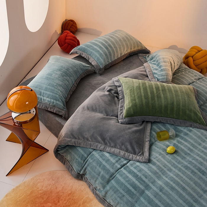 91家纺网 家纺一手货源 找家纺 LADYCOCO可可家居 2024新款牛奶3D绒立体雕花剪花单品系列-单被套 蓝色+灰色