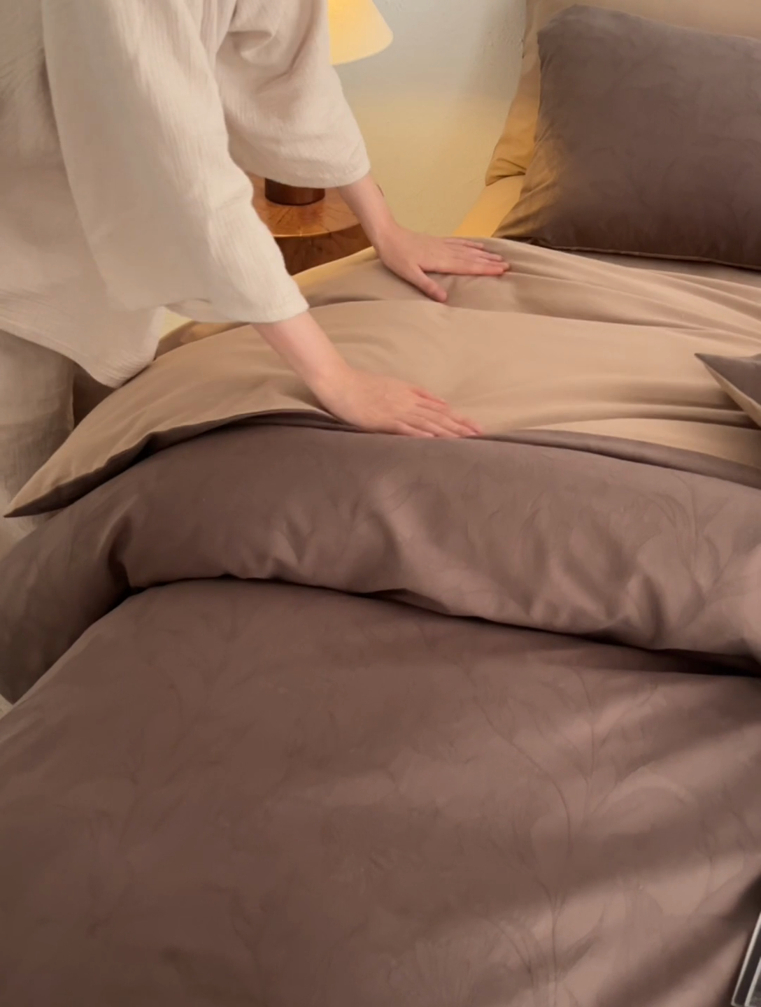 91家纺网 家纺一手货源 找家纺 千朵森 2024新款全棉色织提花磨毛欧佩斯四件套-风格一 欧佩斯-香槟